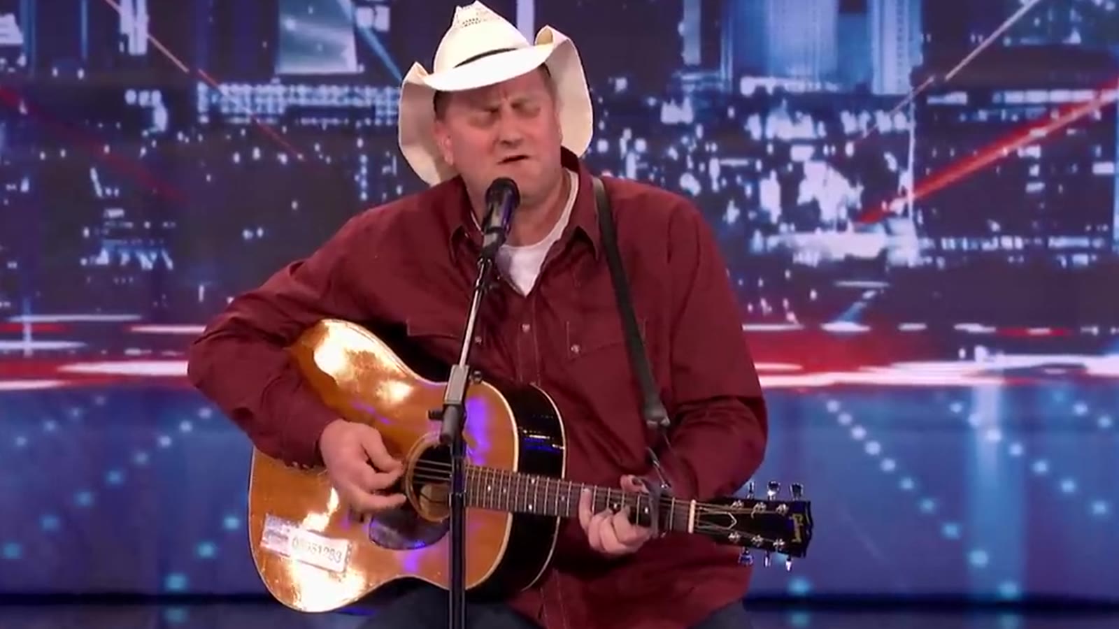His Wife Tricked Him Into Going to AGT, and His Kitchen Love Song Silenced the Whole Room