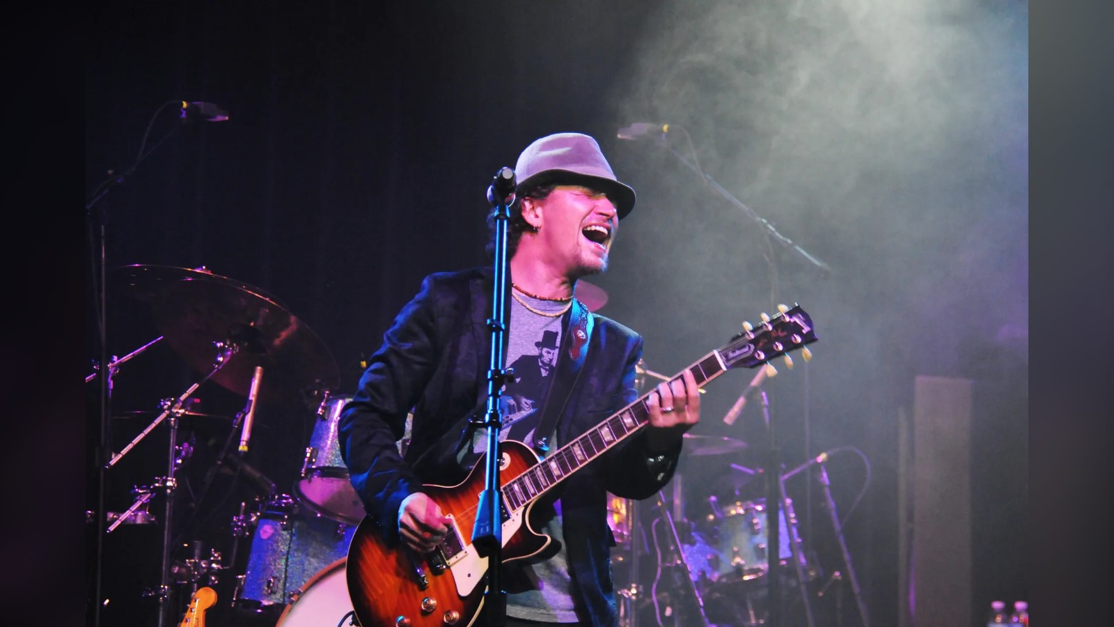 Michael Grimm performing live