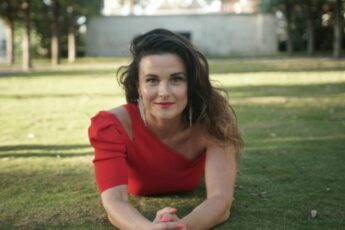 Tara Simon singer outdoors