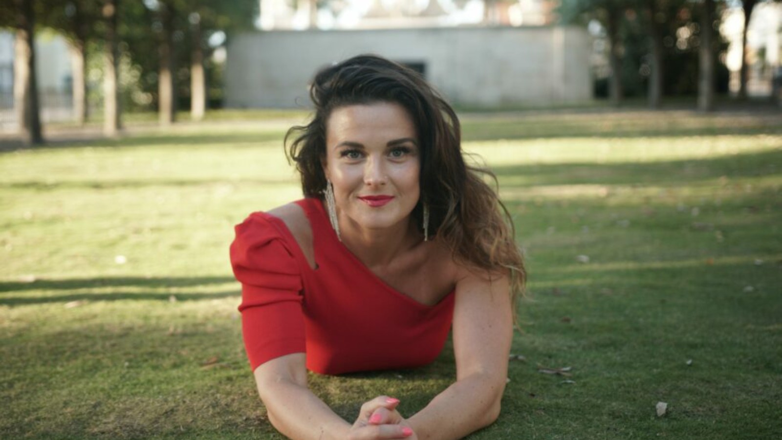 Tara Simon singer outdoors